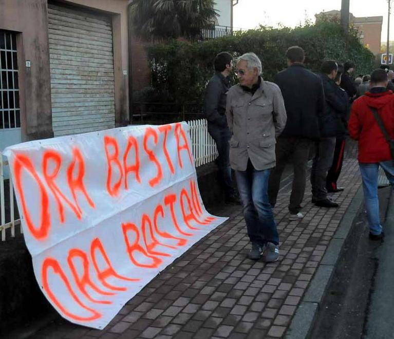 Albianesi ancora in strada «Non molliano» 