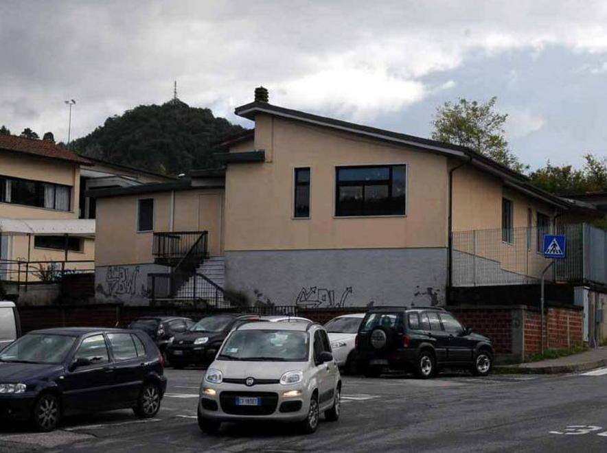 Scuola chiusa con il lucchetto 