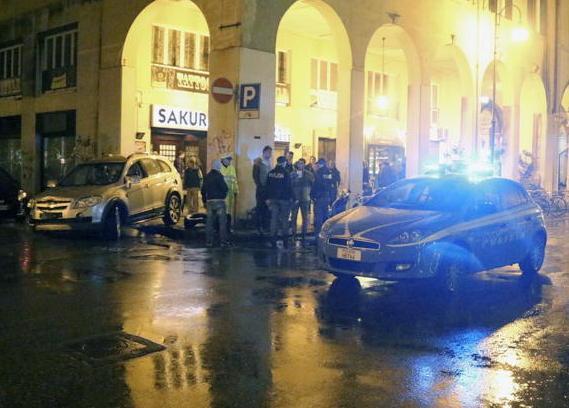 Folle gimkana in centro con l’auto rubata 