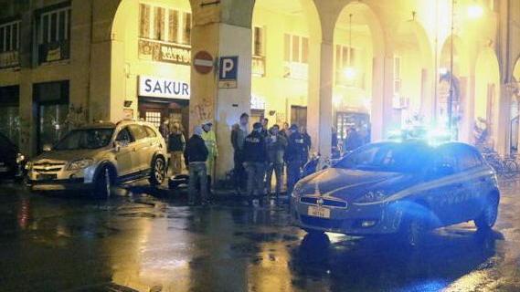 Folle gimkana in centro con l’auto rubata