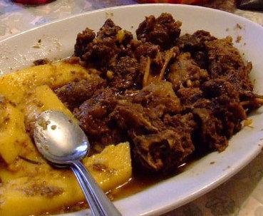 Un cinghiale dentro il piatto 