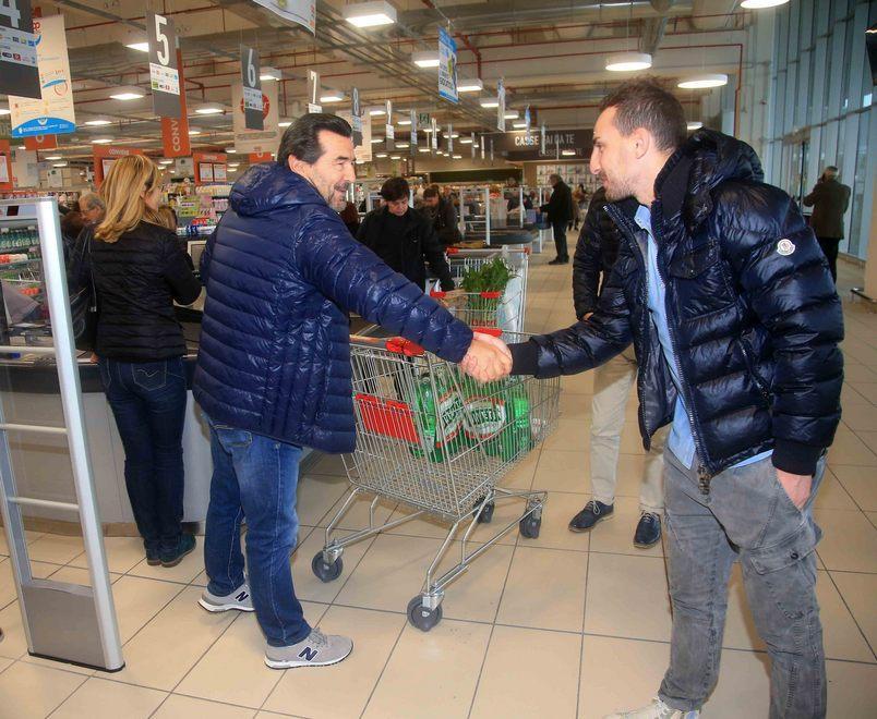 Nolè si improvvisa barista e offre il cappuccino della B 