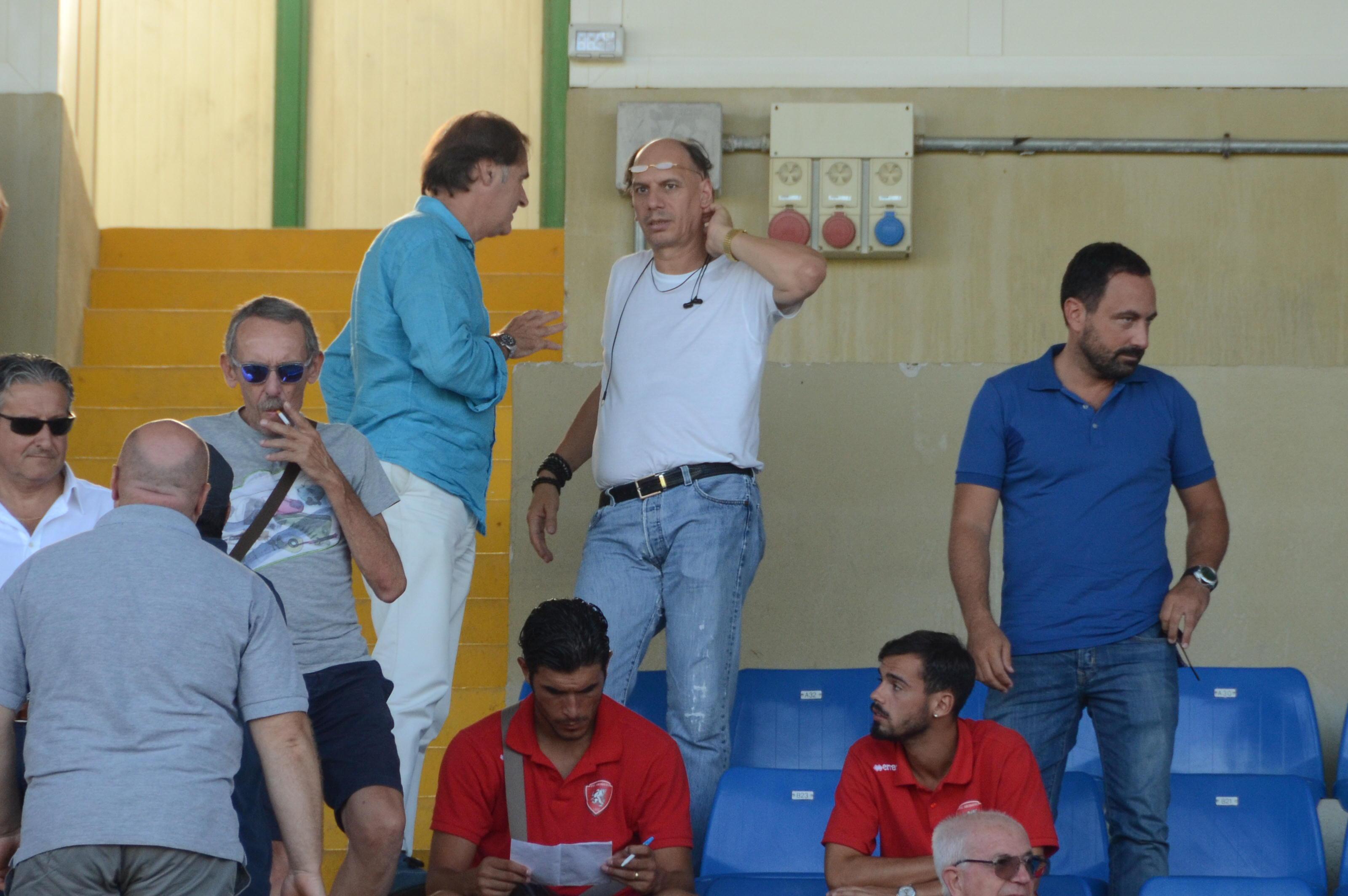 Il presidente Pincione allo stadio con il direttore Iapaolo (foto Bf) 