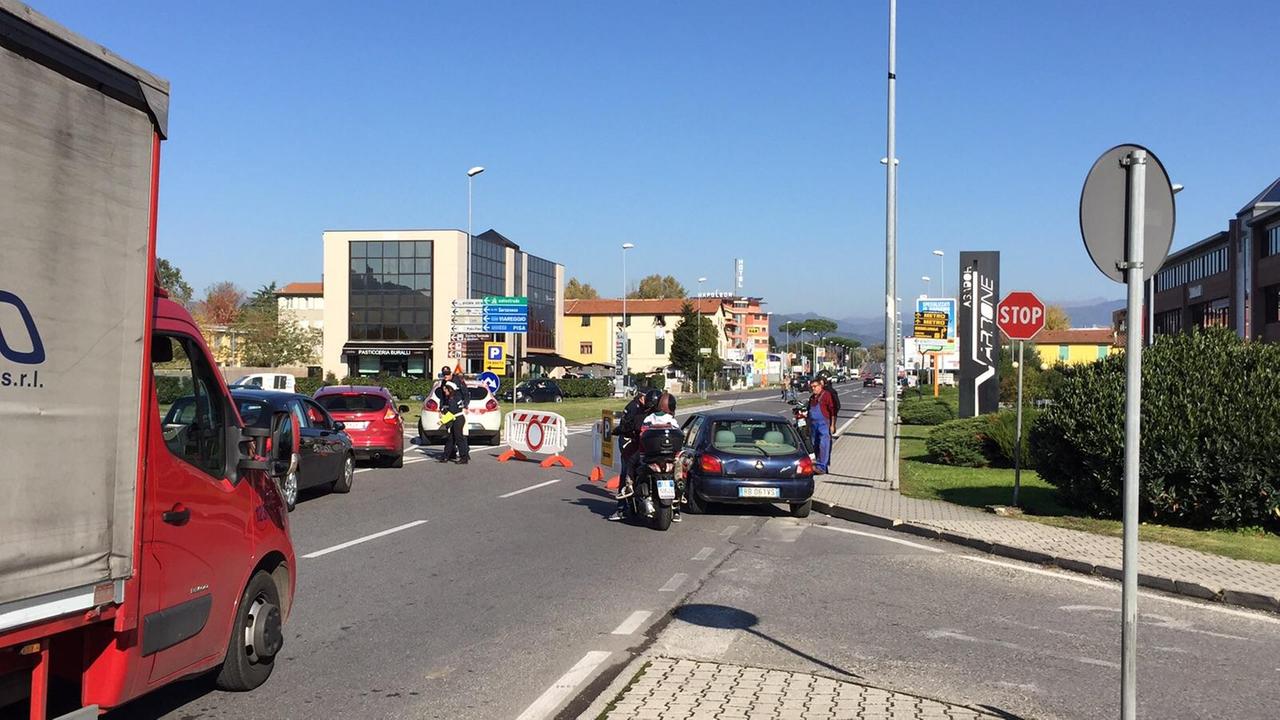 Il blocco del traffico su viale Europa