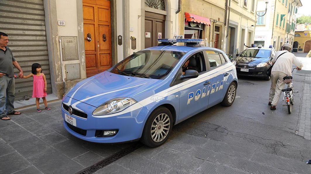 Una pattuglia della polizia in centro (foto d'archivio)
