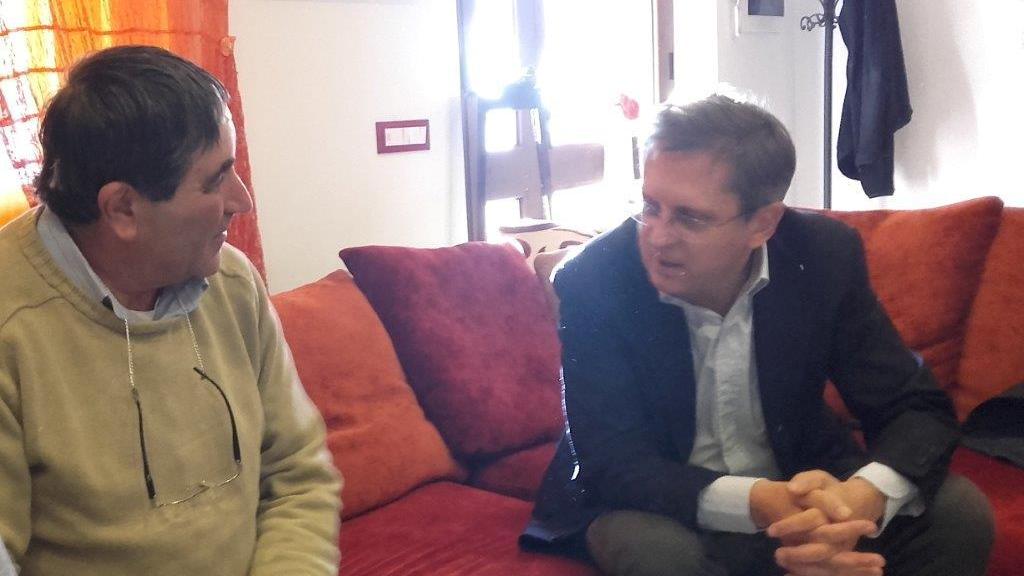 Il sindaco a colloquio con l'uomo picchiato e rapinato