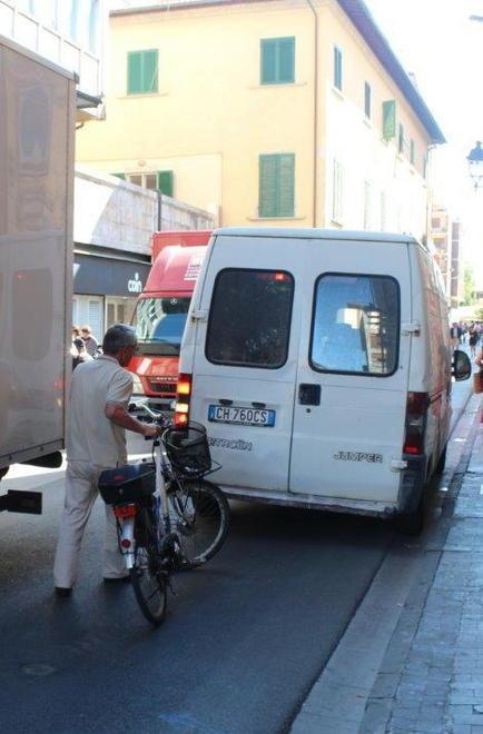 Via Cottolengo riqualificata a metà, scatta la rivolta 