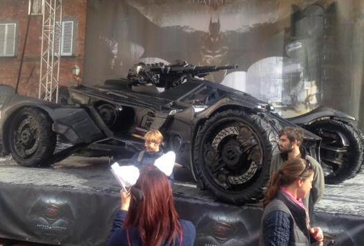 La foto di rito è con la Batmobile 