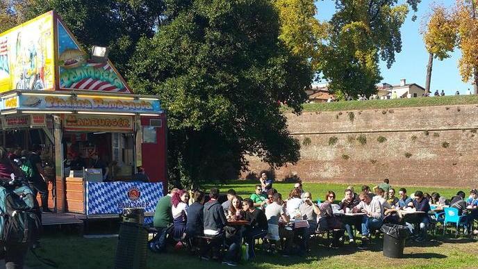 Tavolini anche sugli spalti
