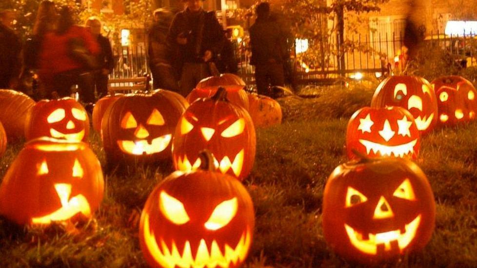 Halloween, sequestrate maschere e costumi
