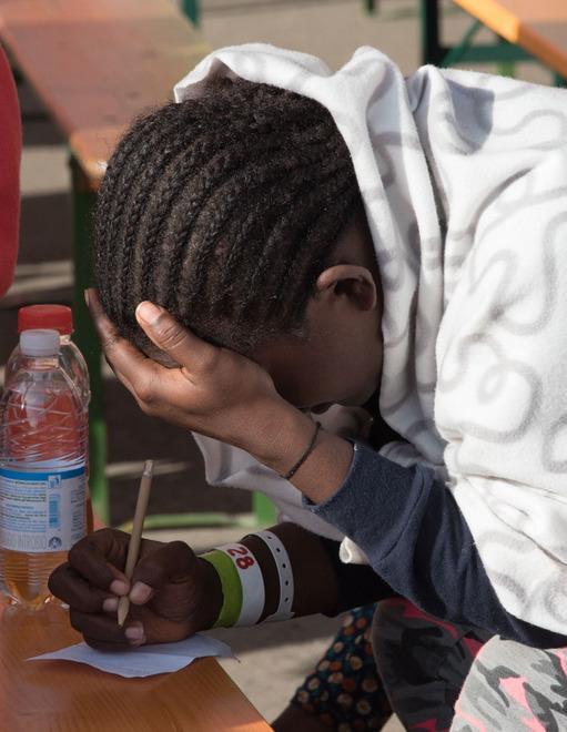 Migranti, protesta con i coltelli 