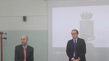 Un incontro tra polizia e studenti