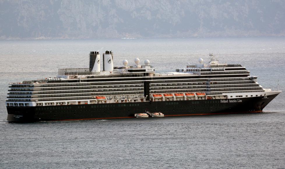 La Holland sbarca migliaia di crocieristi