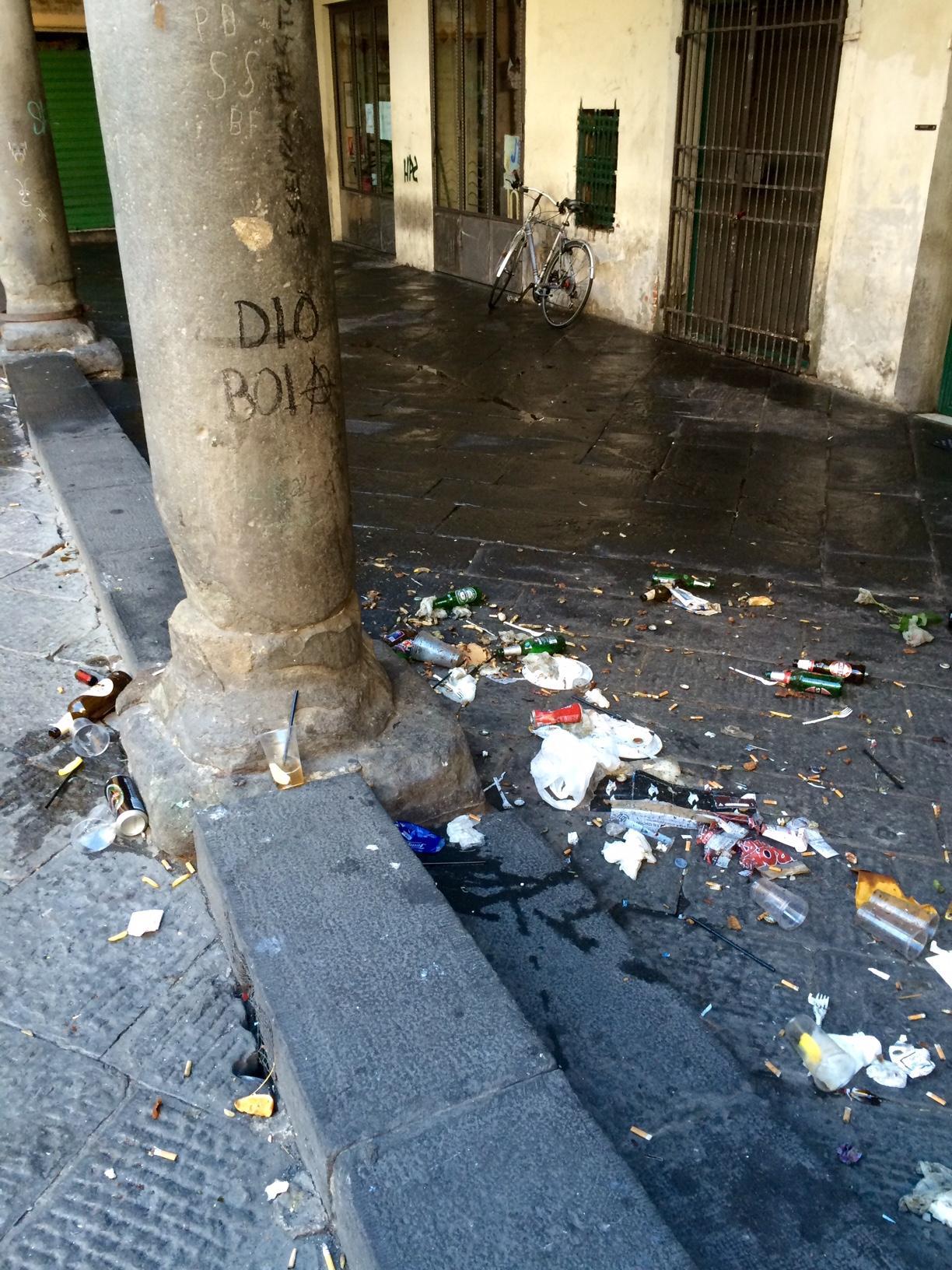 Un angolo di piazza delle Vettovaglie la mattina di domenica