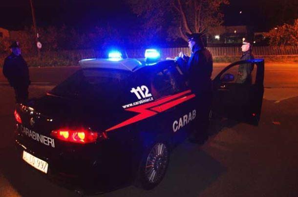 Reggio Emilia: viaggiava in auto con un manganello: denunciato