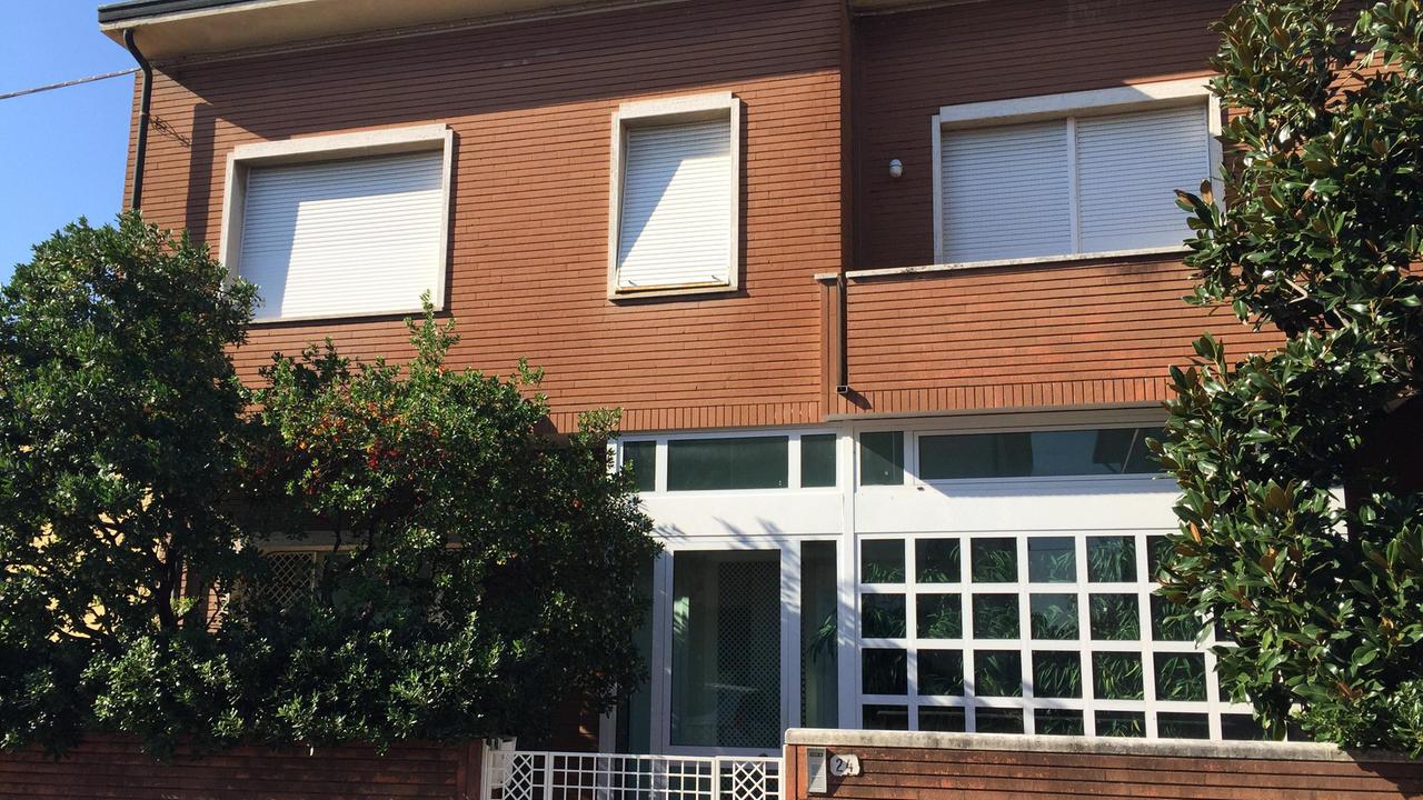 La casa di via Filzi dove hanno colpito i banditi