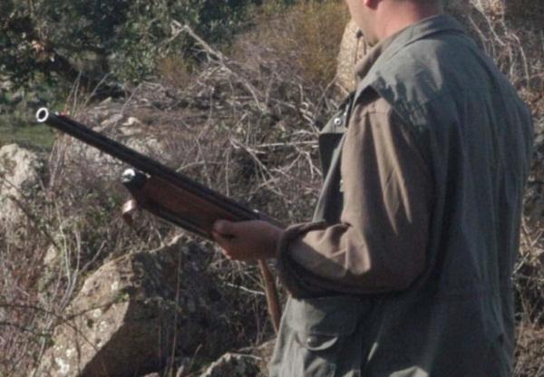 Un cacciatore in un'immagine d'archivio