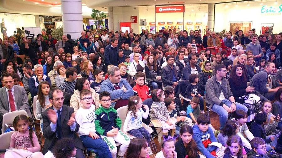 Tanta gente per il mago Casanova
