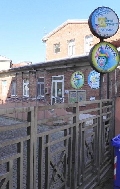 Caccia ai baby vandali delle scuole 