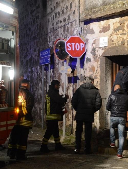 Muore bruciata nella casa in fiamme 