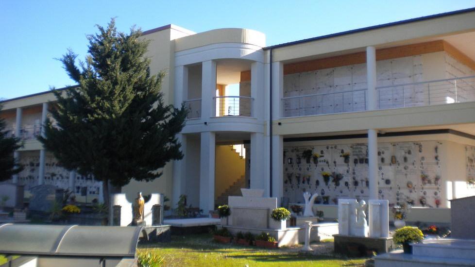 Tombe esaurite, presto un nuovo cimitero