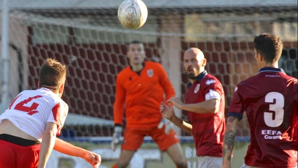 Campo messo sotto accusa «Pallone incontrollabile»
