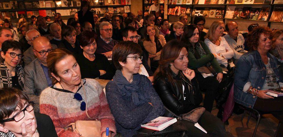 Walter Veltroni riempie la libreria con il suo “Ciao” 