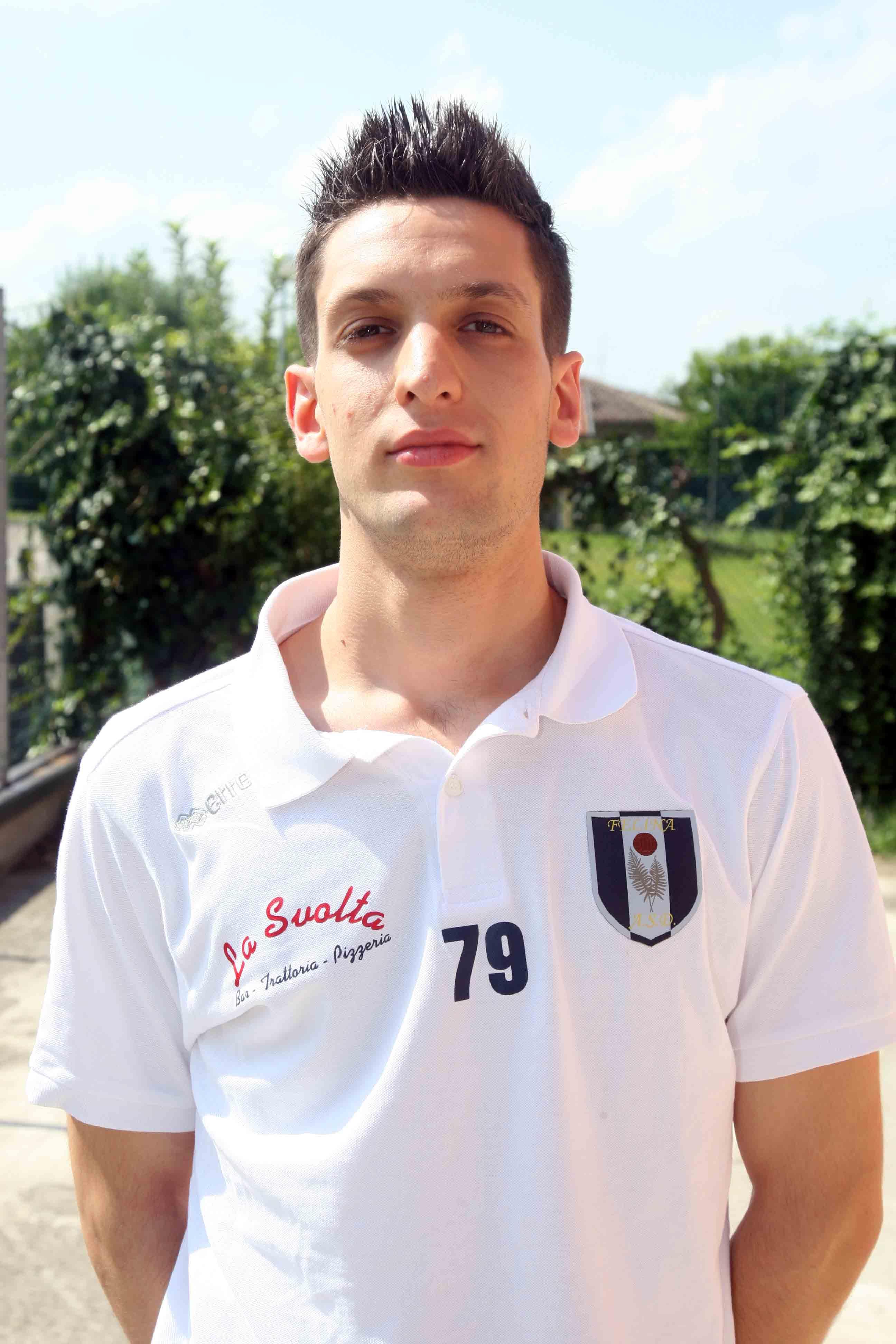 Scontro in campo, calciatore finisce in ospedale 