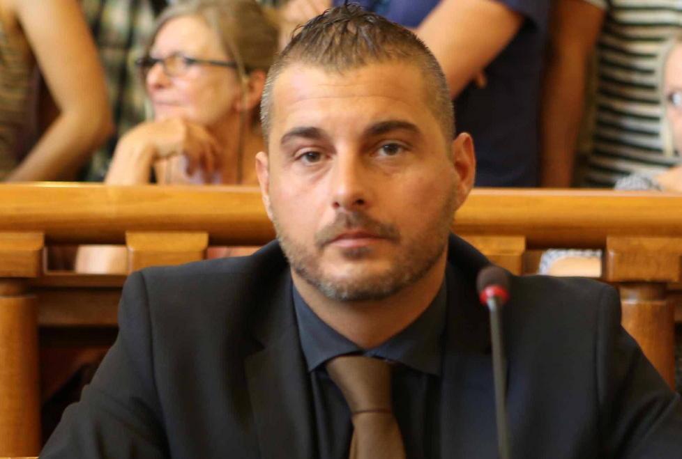 Batini finisce nella bufera per la sua frase: "Odio per il Pd". Poi si scusa 