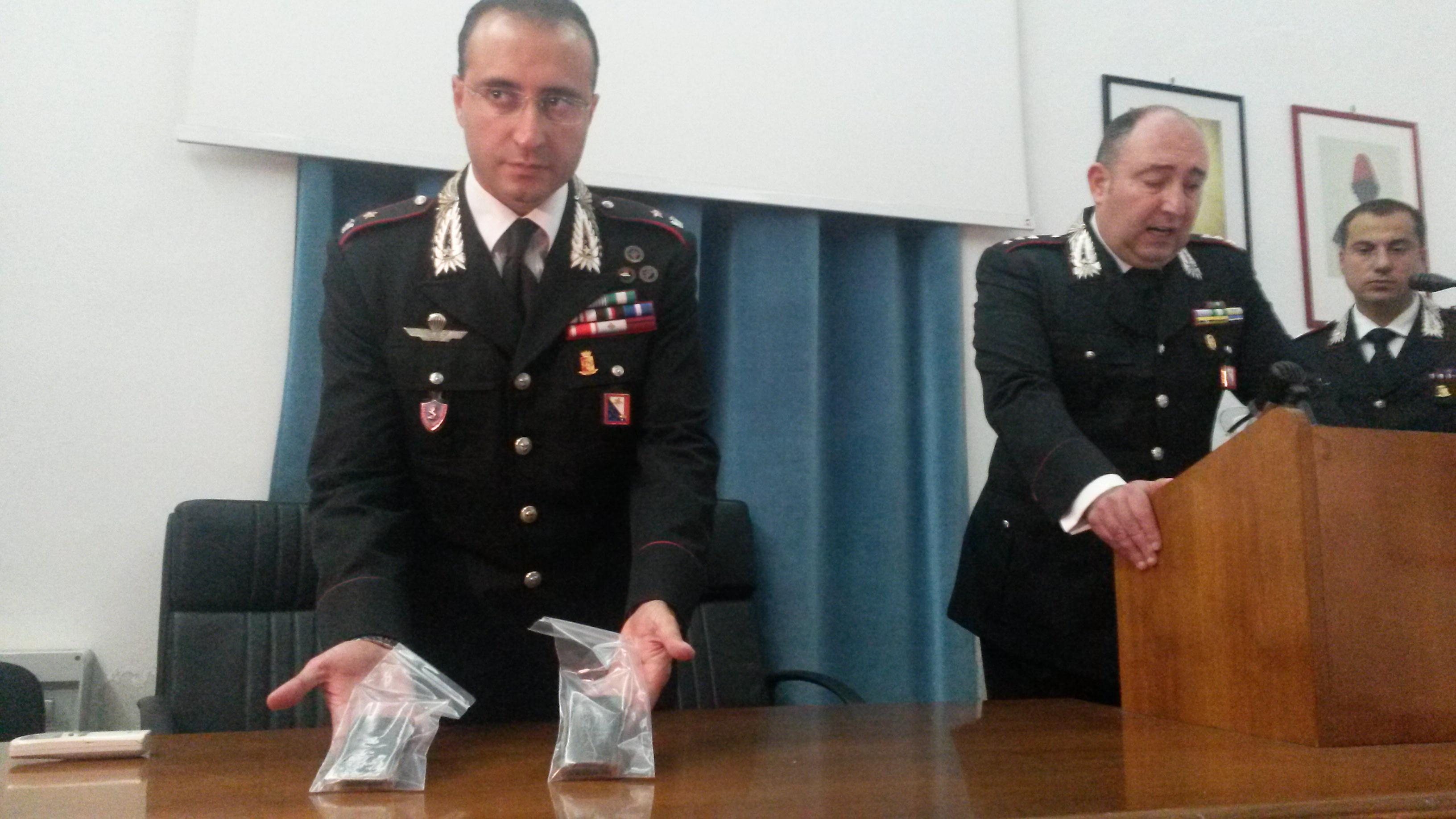 Il maggiore Stefano Bove in una conferenza stampa