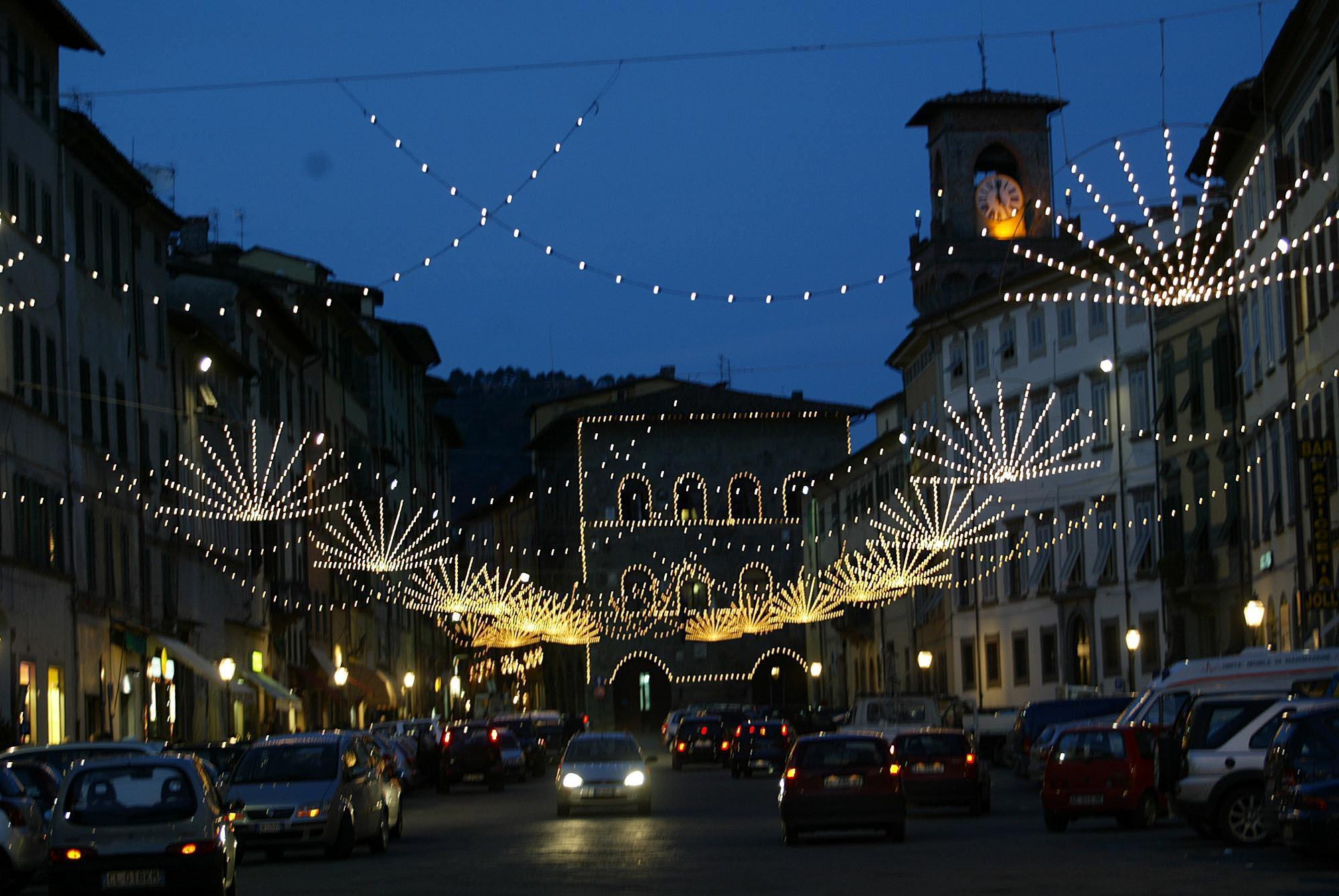 Luci natalizie di qualche anno fa nel centro di Pescia 