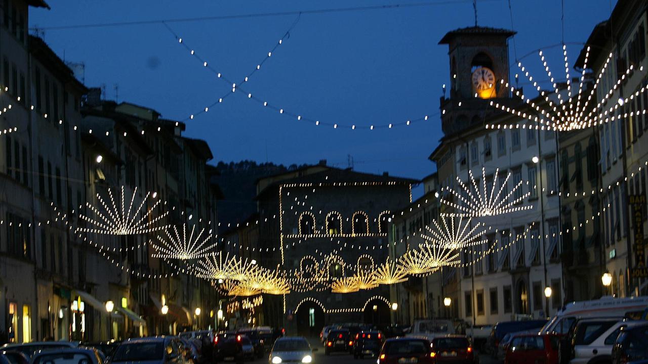 Luci natalizie di qualche anno fa nel centro di Pescia