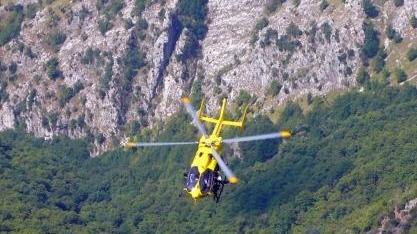 Precipita in un canalone muore donna di 57 anni