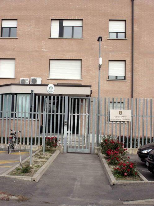 Ladri acrobati rubano oggetti d’oro 