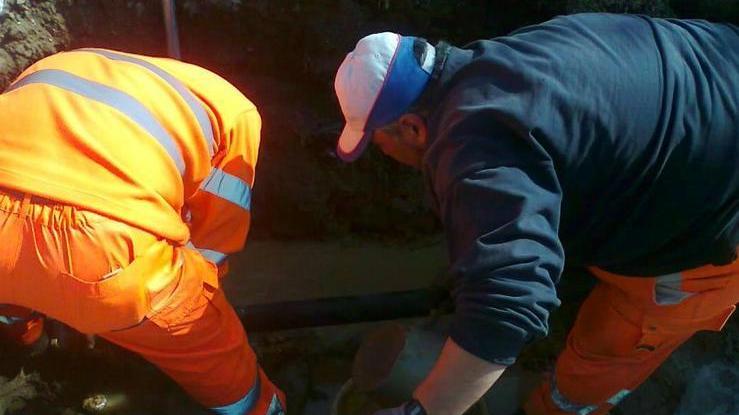 Tubo rotto in un cantiere Santa Croce senz’acqua