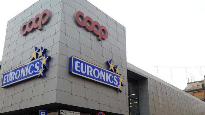 Serie di borseggi alla Coop
