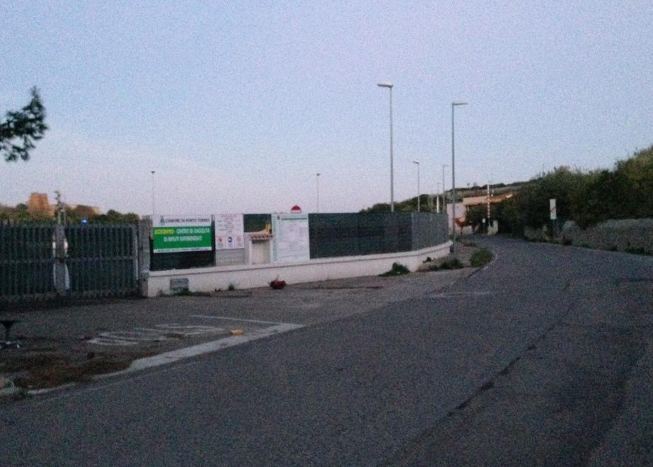 Via Fontana Vecchia al buio da tempo