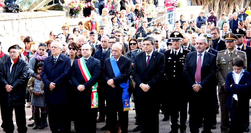  Il saluto della città ai suoi cari defunti 