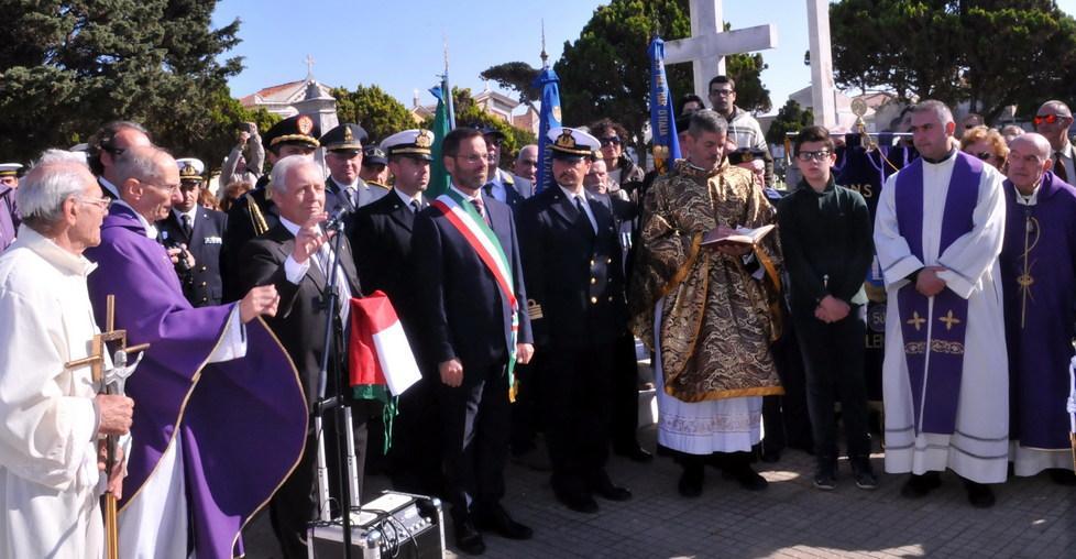 Commozione alla cerimonia del ricordo