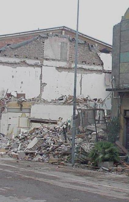 Prima il boato, poi il terrore 
