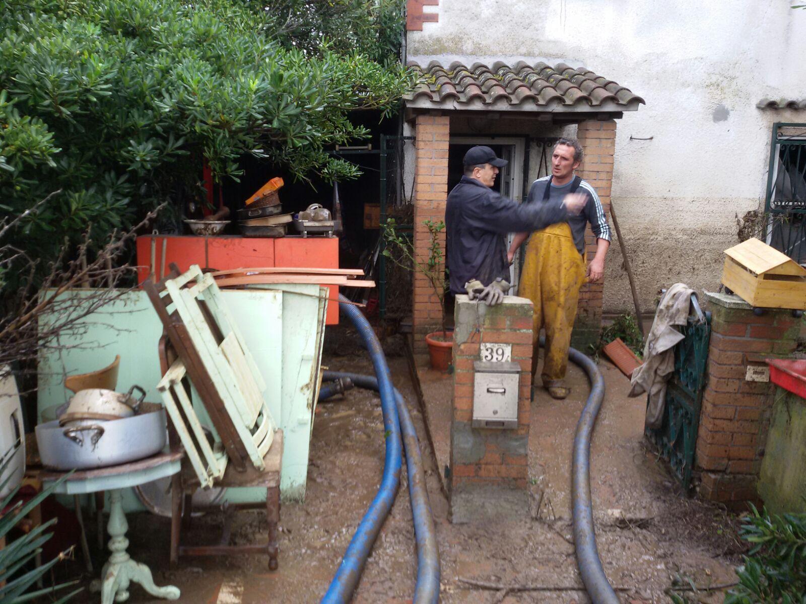 Una casa invasa dal fango (foto Paolo Barlettani)