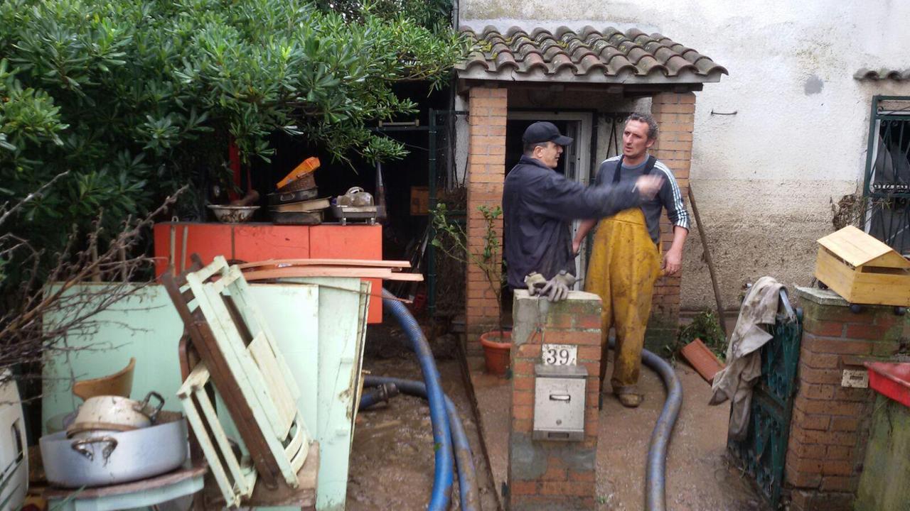 Una casa invasa dal fango (foto Paolo Barlettani)