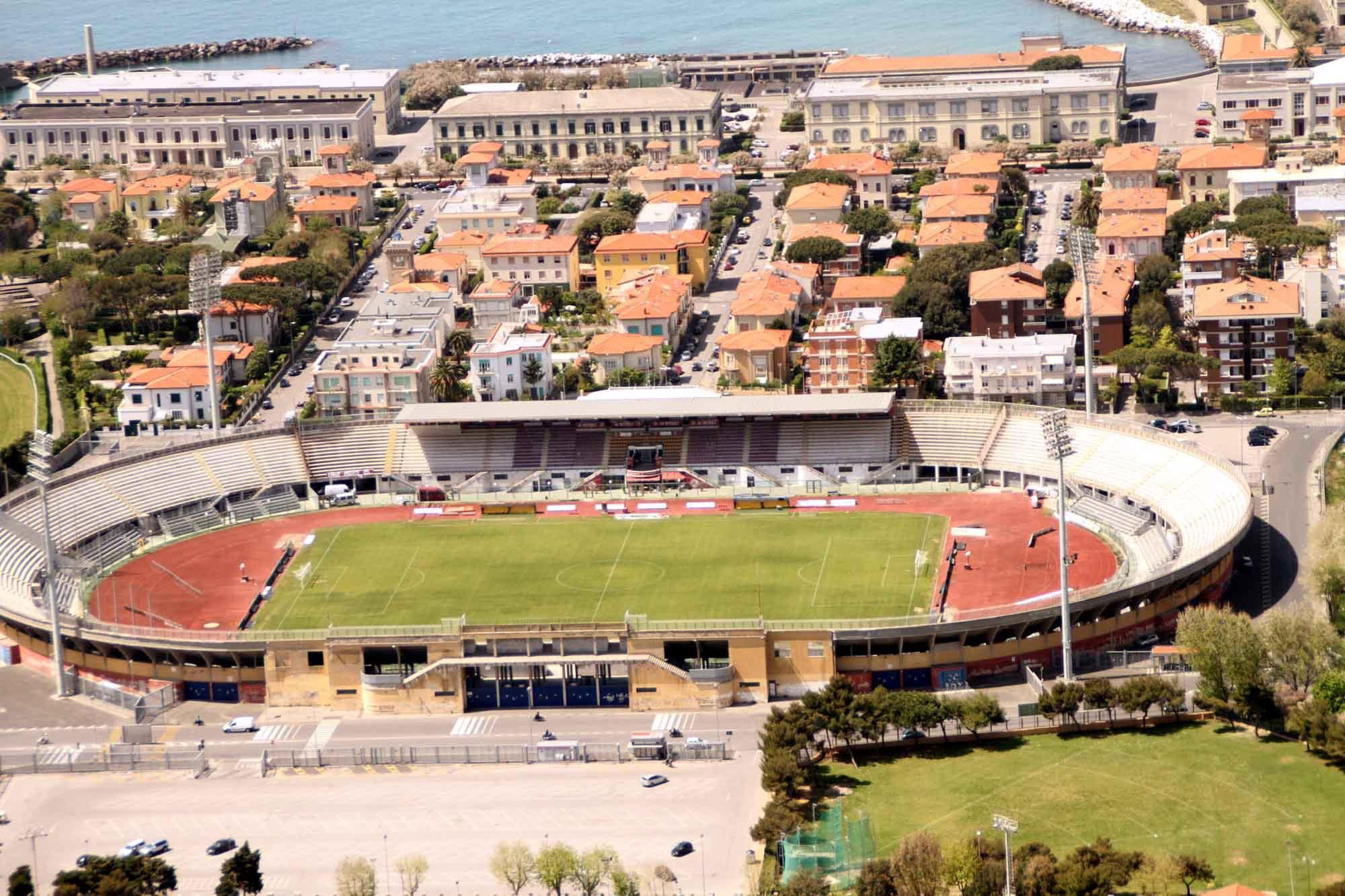 Un'immagine dall'alto dello stadio Armando Picchi: il 30 giugno dovrà superare l'esame della Commissione provinciale di vigilanza