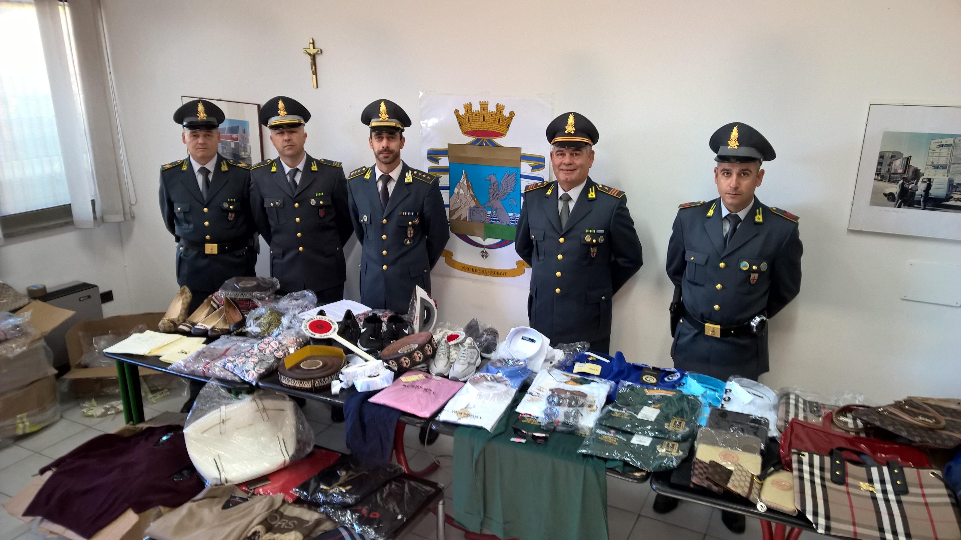 La merce sequestrata dalla guardia di finanza di Sassari