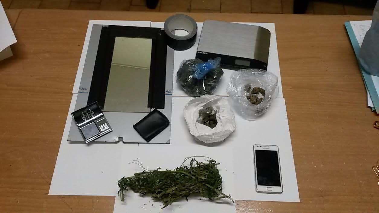 Droga dietro il bancone del bar, arrestato il barista del chiosco
