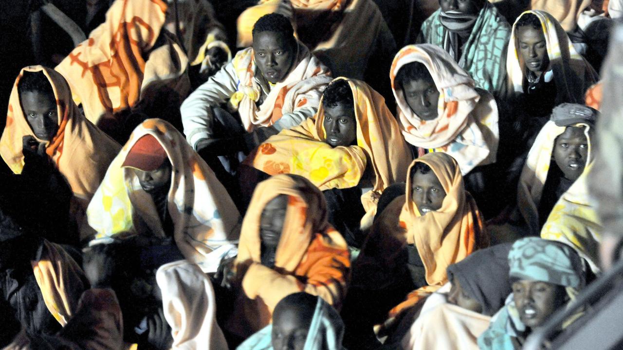 Sant'Antioco, dieci migranti sbarcano sotto gli occhi di un pastore
