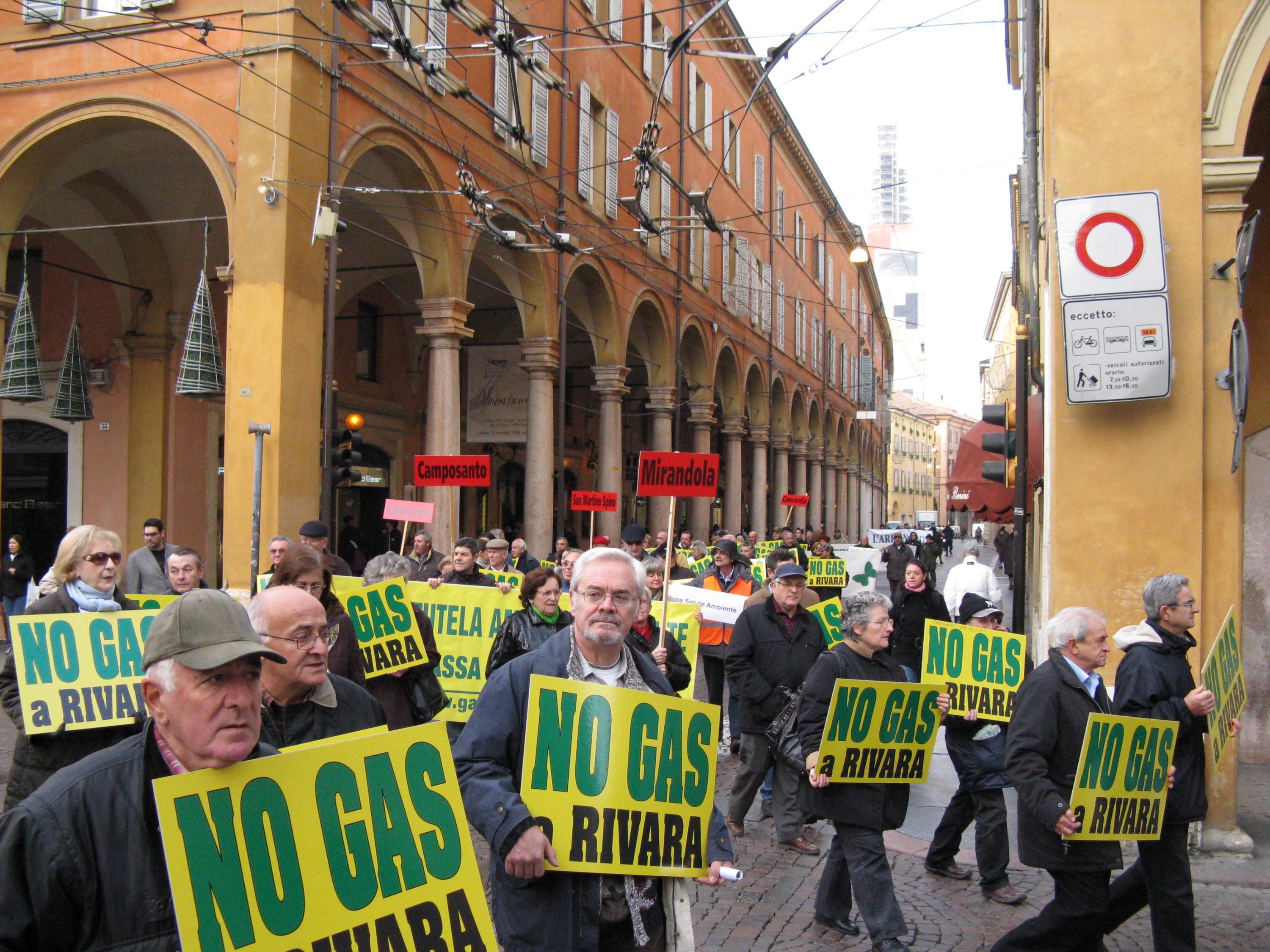 Una delle tante manifestazioni contro il fantomatico deposito gas di Rivara