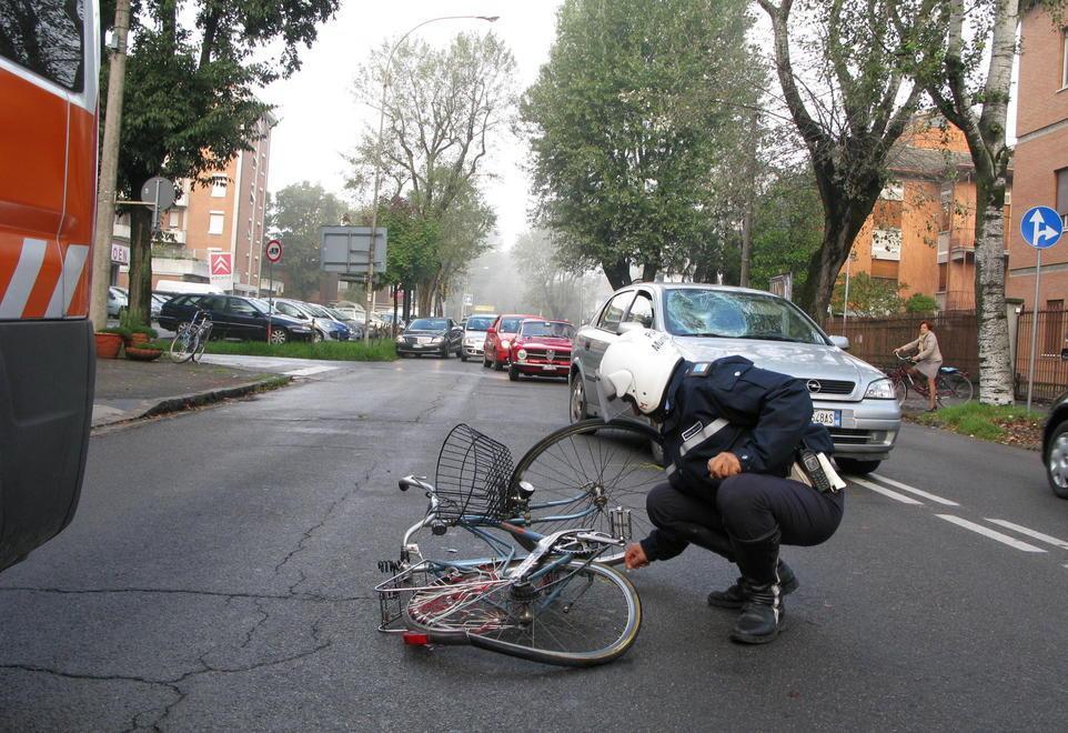L’allarme dei ciclisti di Carpi: «Strade e piste pericolose» 