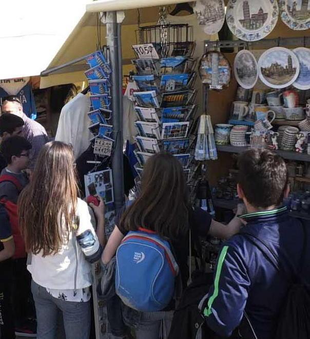 «Bancarelle vicine al Duomo e la giunta riapra il dialogo»