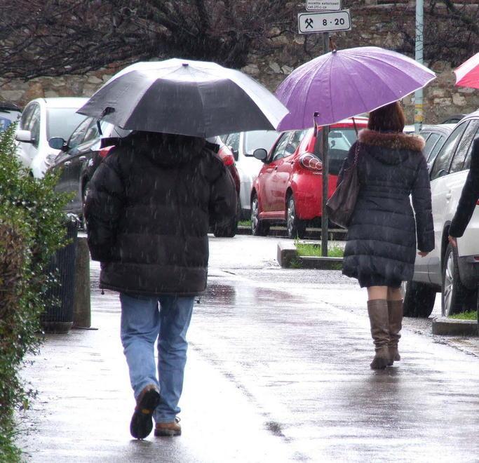 Il bollettino meteo prevede per oggi precipitazioni sparse